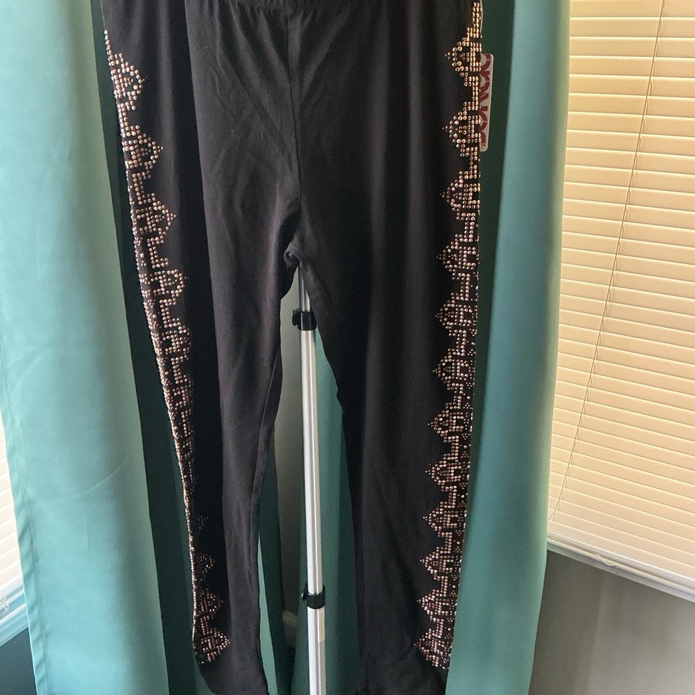 NWT SZ XL Bongo Lightweight stretchy Black Leggings with Geometric Design